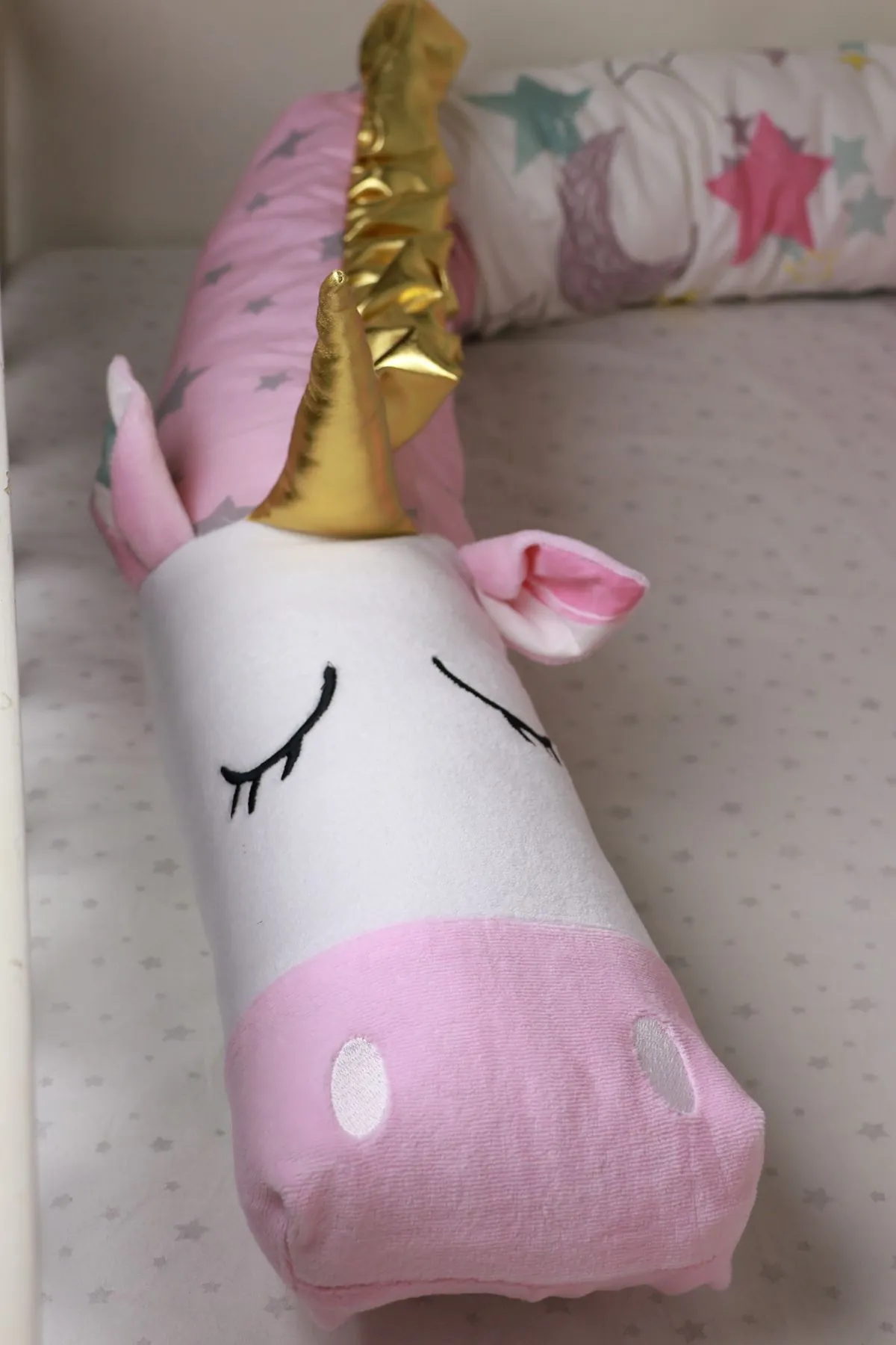 Detalj Jednorog Juni jastučića za bebe